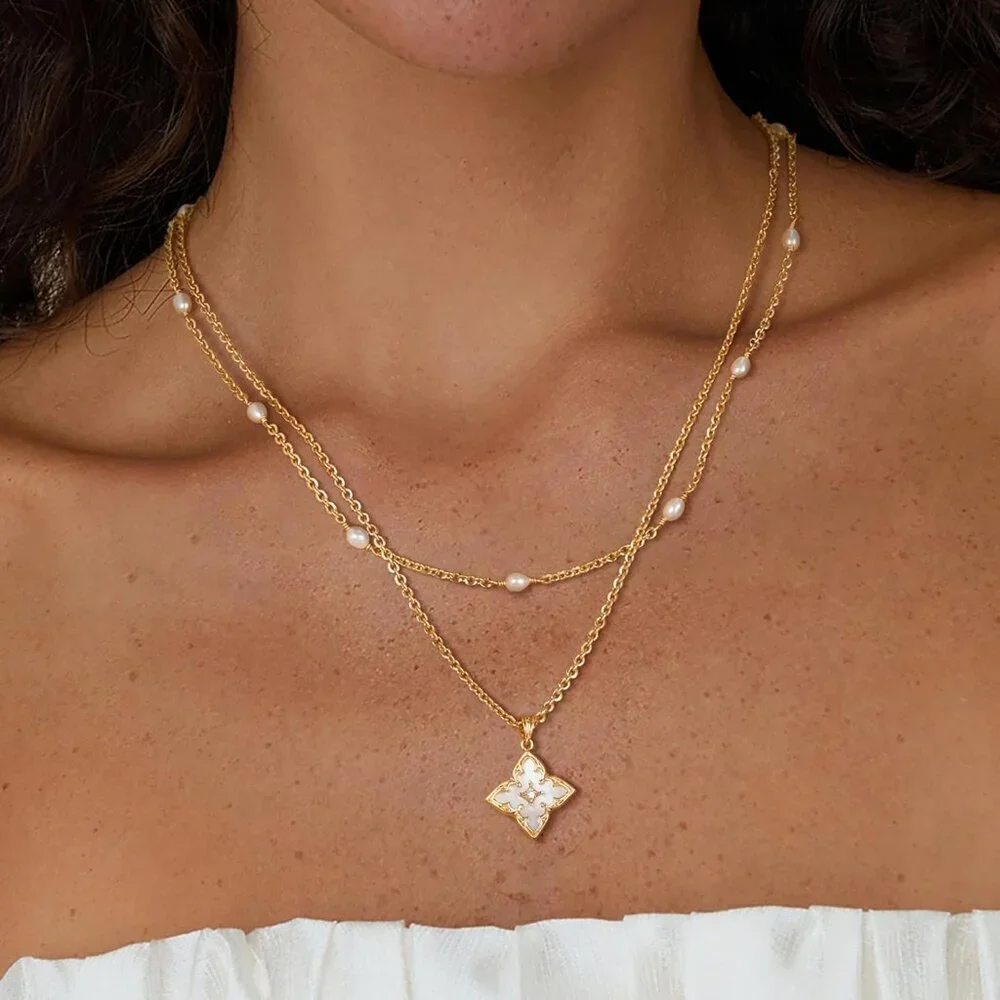 N/A clover necklace